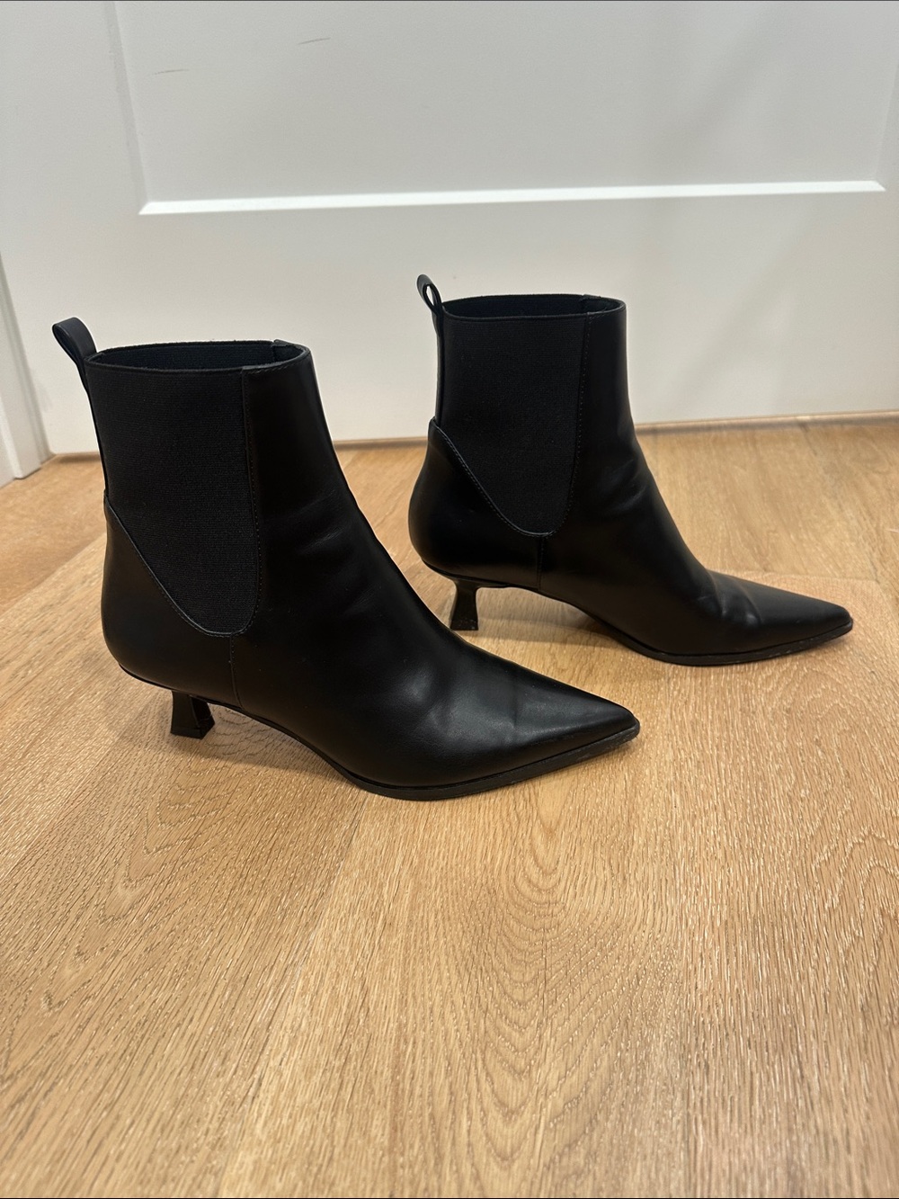 Chinese Laundry Black Pointed Toe Kitten Heel Ankle Boots